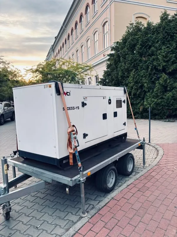 Utánfutón szállítható aggregátor rendezvény helyszínén